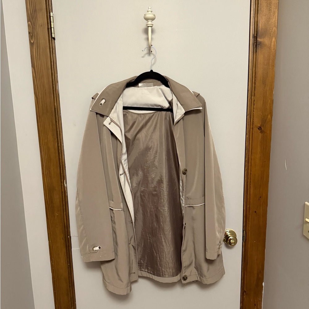 NWOT Dressbarn trench/rain coat 🧥 size Large
